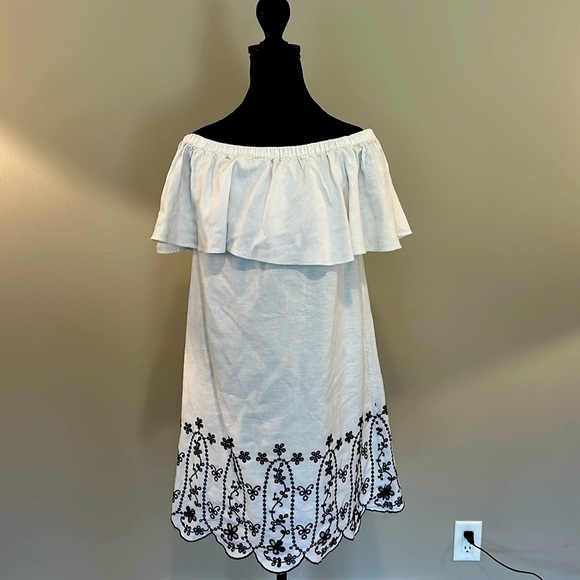 Old Navy Cream Strapless Midi Dress Ruffled Resort Wear.  Off or on the shoulder - Picture 1 of 3